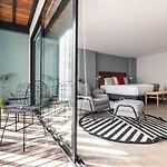 Casai Luxury & Designer Apt In The Best Location!